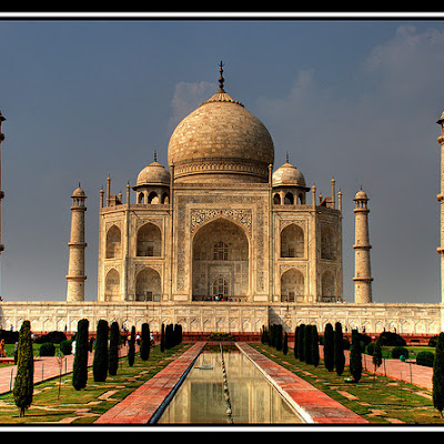 The Monument of love... Taj Mahal, Agra , Source: http://www.flickr.com/photos/98097439@N00/3990881367 3990881367.jpg