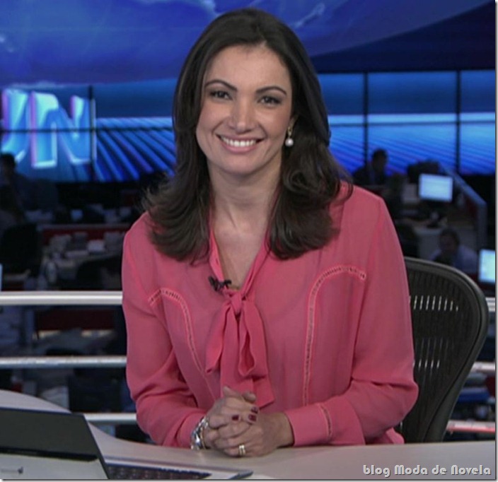 moda da patr&iacute;cia poeta no jornal nacional - 15dez11