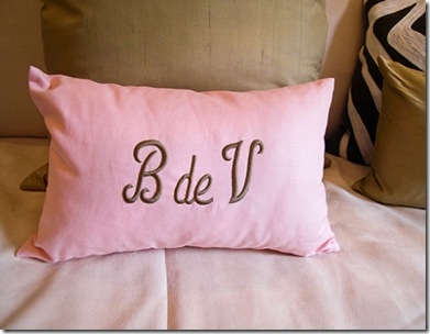 large_11-Charming-pillow-with-initials-Beaume-de-Venise-web