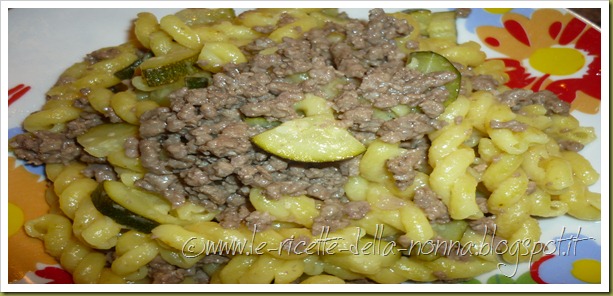 Riccioli di Gragnano al limone con ragù bianco di manzo e zucchine (7)