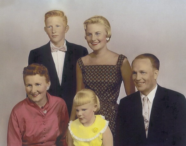 [The%2520Dow%2520Ostlund%2520Family%255B7%255D.jpg]