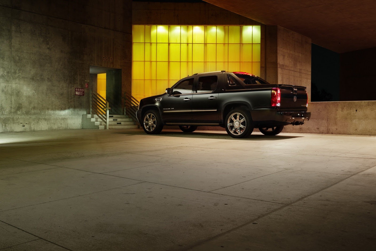 [2013-Cadillac-Escalade-EXT-Premium-001%255B2%255D.jpg]