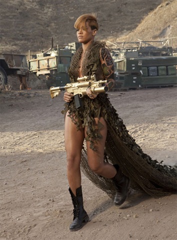 [rihanna85_389404.jpg]
