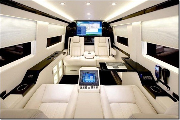 Por dentro de uma Van da Mercedes Benz (3)