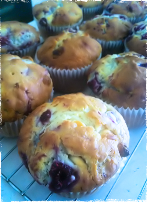 White chocolate and raspberry muffins (3)