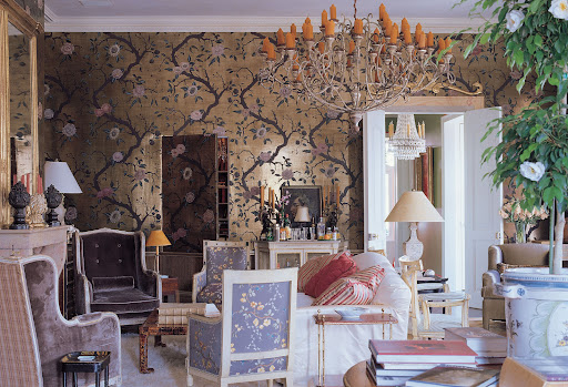 Although it might be hard to see in this picture, there is a white fur-like rug that I am in love with. Also, I am still intrigued with the gold metallic background of the wallpaper. Although it might be hard to see in this picture, there is a white fur-like rug that I am in love with. Also, I am still intrigued with the gold metallic background of the wallpaper.