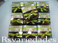 Caixa em acetato quadrada 
    : R$3,50 unid / cento R$340,00.
    : min. 40 unids.
    : Conteúdo jujuba.
    : Medidas - 5x5x3 cm.
    : Fechamento em fita de cetim, etiqueta personalizada e mini-chupeta ou mini-sapatinho.