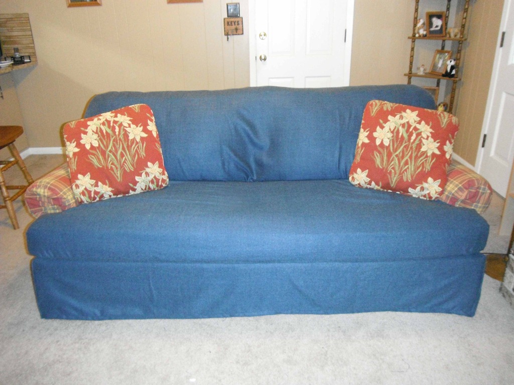 [couch%255B3%255D.jpg]