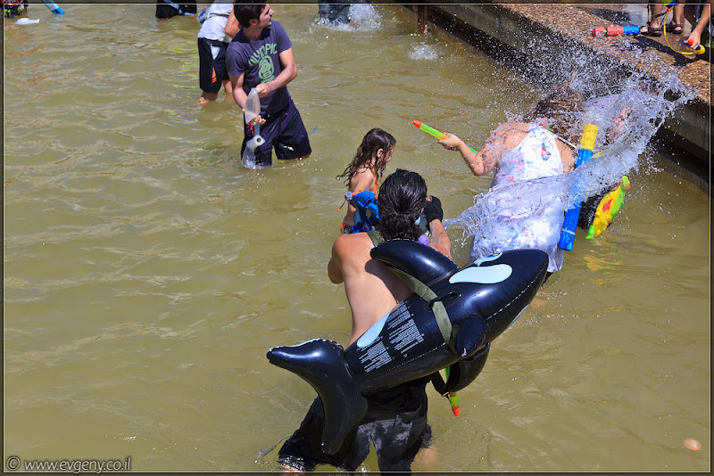 il/Настоящее мочилово в центре Тель Авива (20110701 ta water war 026 6741)