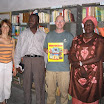 Jean-marc.jpg - Ils posent pour la postérité. Marie, le représentant de l'a.o.e, Joseph Kiala, Jean-Marc Richard  et la bibliothécaire. 2006