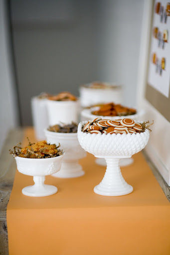 Guests can pick from buttons covered with patterns -- each signifies a certain time, place, or activity in the couples' lives -- to identify their connection with them.