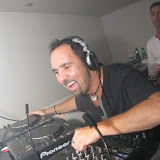 Dan D-Noy Live3.jpg