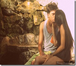 Smooch-kiss-cute-young-couple-feelings Smooch-kiss-cute-young-couple-feelings