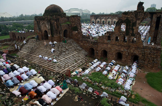 مظاهر عيد الفطر المبارك لعام 2013  فى العالم 