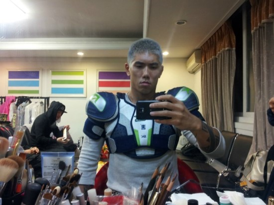 G-Dragon - Crayon - 2012 - Backstage - 04.jpg