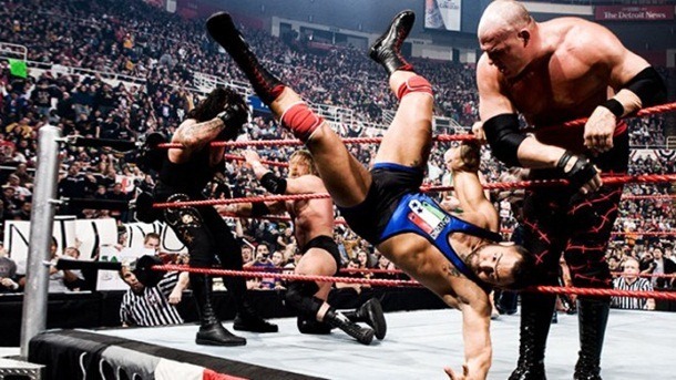 Kane elimia a Santino Marella del Rumble match