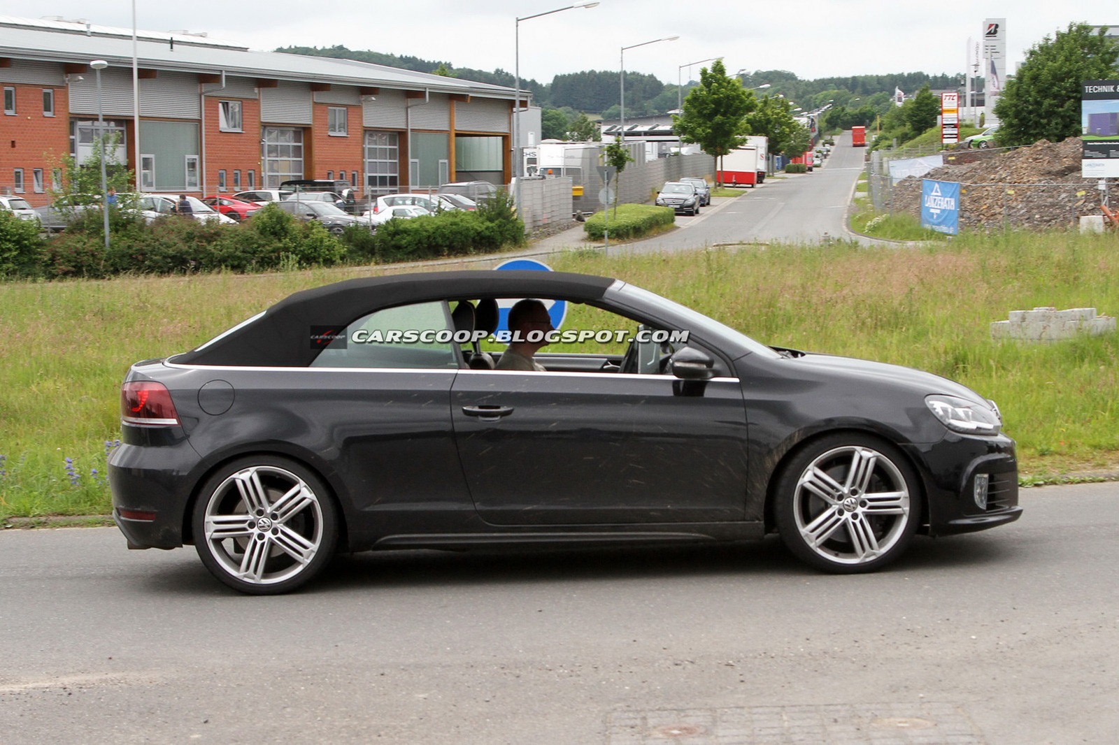 [2013-Volkswageb-Golf-R-Cabriolet-2%255B3%255D.jpg]