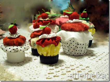 artemelza - cupcake de fuxico