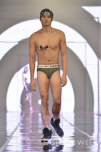 Bench Body (1) Borgy Manotoc Bench Body (1) Borgy Manotoc