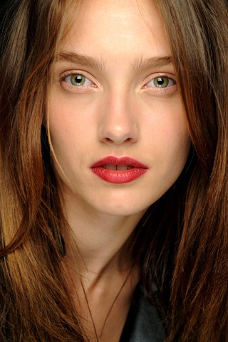 [chanel%252Bfall2010%252Bcouture%252Bred%252Blips%252Bmake%252Bup%252B1%255B4%255D.jpg]