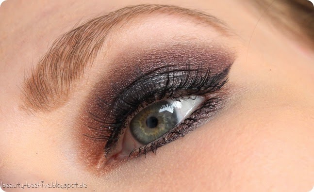 Springtime Grunge Blogparade Augenmakeup Geschminkt MAC Blacktrack essence natural effect lashes sleek oh so special palette roller lash mascara duo wimpernkleber look 3 Springtime Grunge Blogparade Augenmakeup Geschminkt MAC Blacktrack essence natural effect lashes sleek oh so special palette roller lash mascara duo wimpernkleber look 3