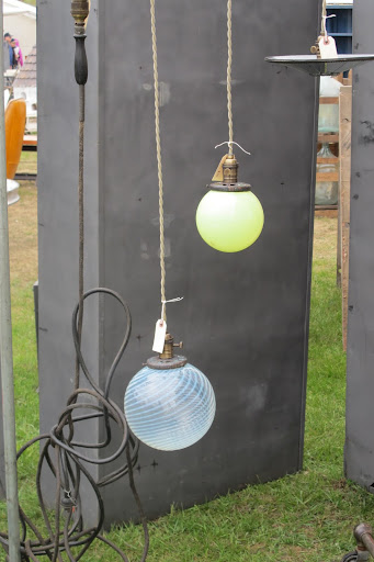 Don't you love these light fixtures?