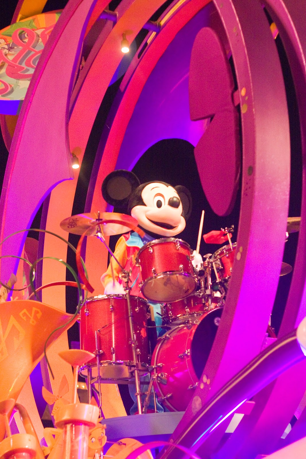 [Mikey%2527s%2520soundtastic%2520parade%255B3%255D.jpg]
