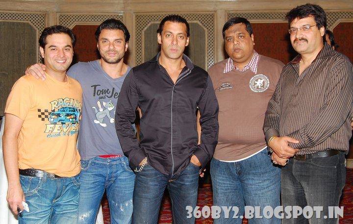 [Salman_Khan_With_Fans_6%255B2%255D.jpg]