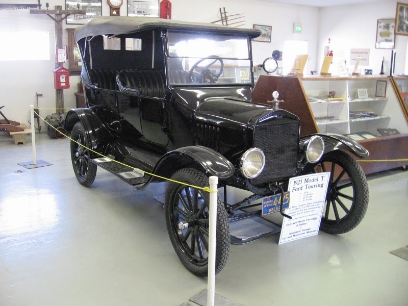 [IMG_2654-1923-Ford-Model-T-Touring-C%255B2%255D.jpg]