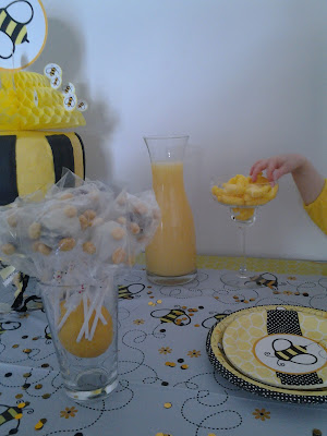 Sweet table Bumblebee party : anniversaire Thème abeille