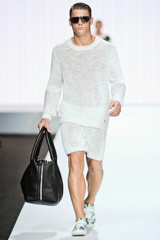 Milan Fashion Week Primavera 2012 - Dirk Bikkembergs (10)