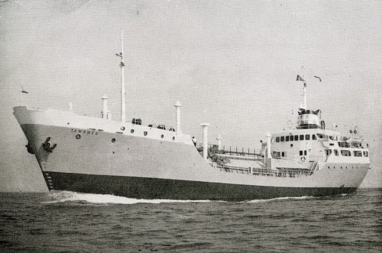 El vapor TAMAMES, seguramente en sus pruebas de mar, hacia 1965. Foto Ingenieria Naval. Septiembre de 1965.jpg