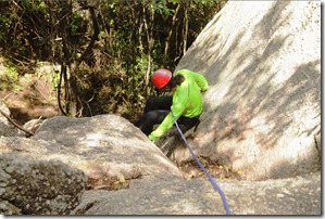 Exercitando técnicas de subida na volta do rapel Exercitando técnicas de subida na volta do rapel