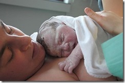 bebe-madre-recien-nacido bebe-madre-recien-nacido
