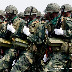 Armes à main, les militaires de Fardc concentrés lors du défilé du 30 juin 2010. Radio Okapi/ Ph. John Bompengo