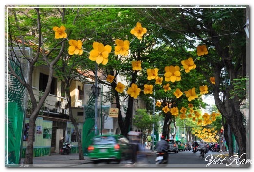 Hà Nội - Sài Gòn tất bật trước đêm giao thừa đón 2013