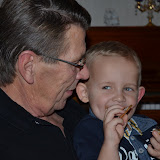 2011-12-03 Edvin bygger pepparkakshus 008.JPG