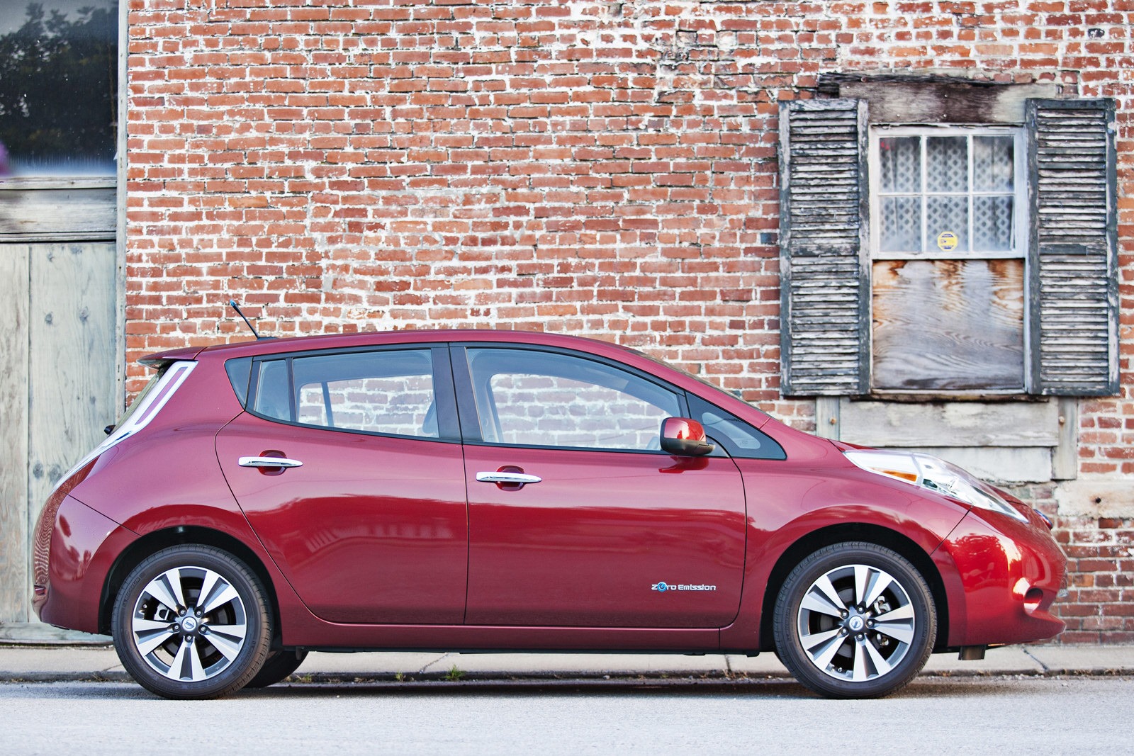 [2014-Nissan-Leaf-20%255B2%255D.jpg]