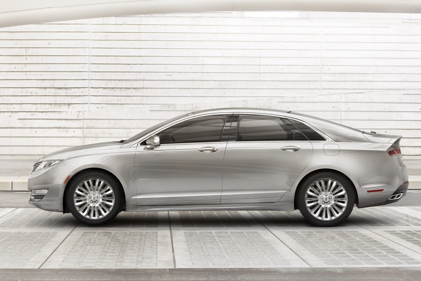 13LincolnMKZ_02_HR[2].jpg