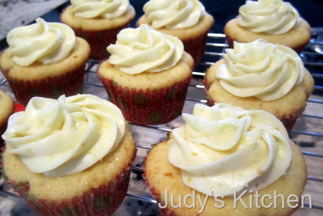[orangecupcakeswithorcrchfrosting47.jpg]