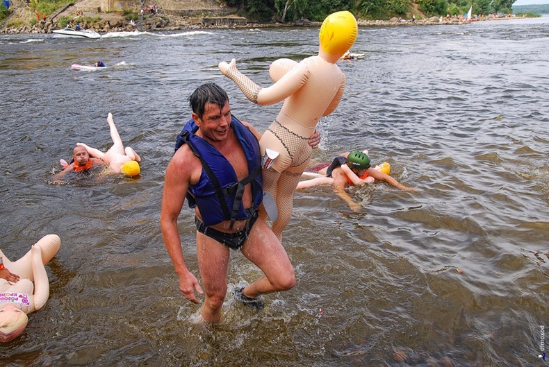 sex-doll-rafting22