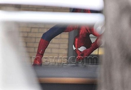 Mary Jane Meets Peter Parker in The Amazing Spider-Man 2 Set Footage 14