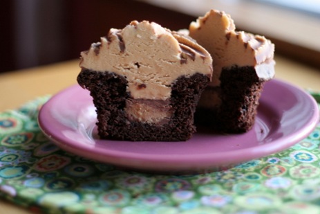 chocolate peanut butter cupcakes 4