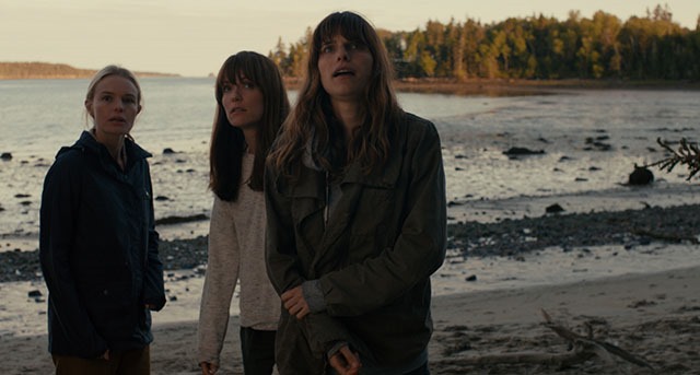 Öt Black Rock fotó, főszerepben Lake Bell és Kate Bosworth 01