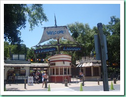 Walt_Disney_World_Typhoon_Lagoon_Entrance