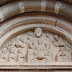 Detall de l'arc de la porta de l'Església