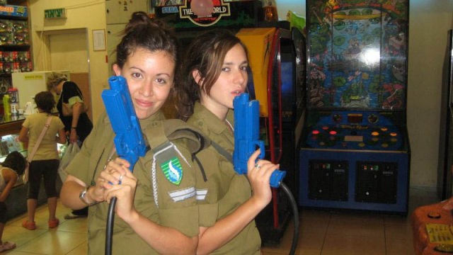 [israeli-defense-girls-6%255B3%255D.jpg]