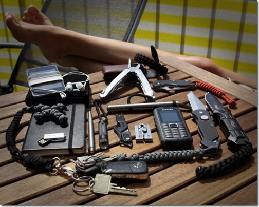 what_men_carry_in_their_pockets_640_01