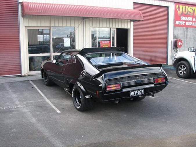 Mad-Max-Ford-Falcon-Coupe-Replica-4%2525
