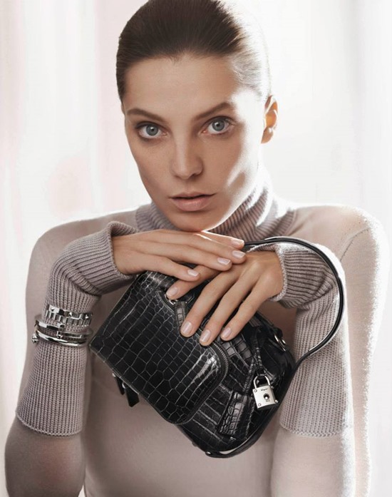 salvatore-ferragamo-campaign-daria-werbowy-2014-2